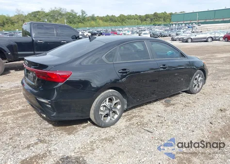 2021 Kia Forte Lxs z USA, uszkodzony, nr VIN 3KPF24AD6ME342837